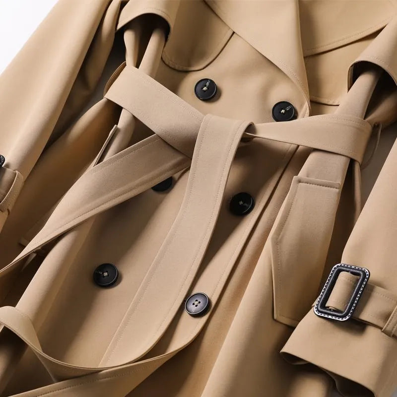 Trenchcoat Elegante in Design Classico